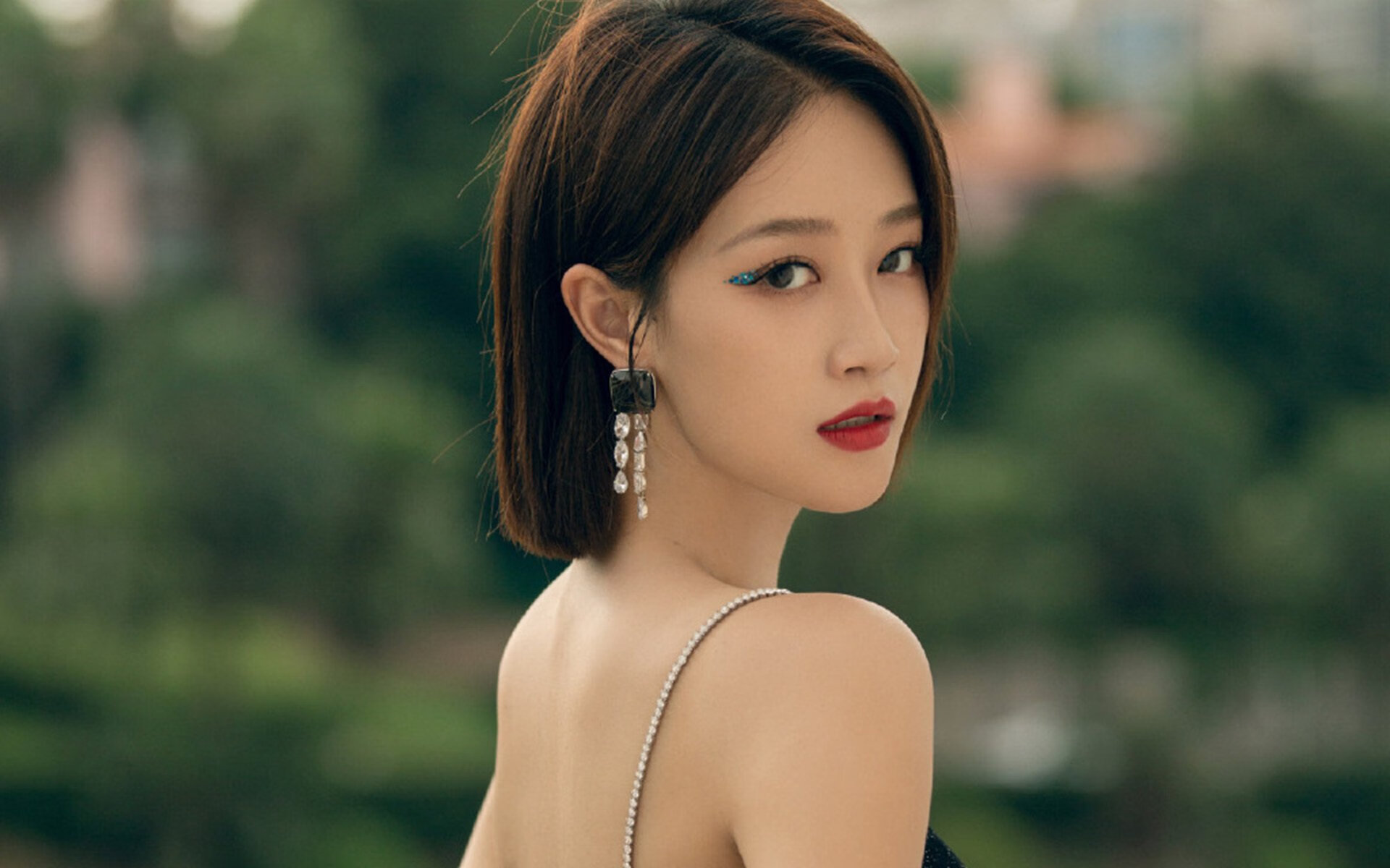 球员状态！一线队队员训练表现获得赞誉，足球队一线队要求几人